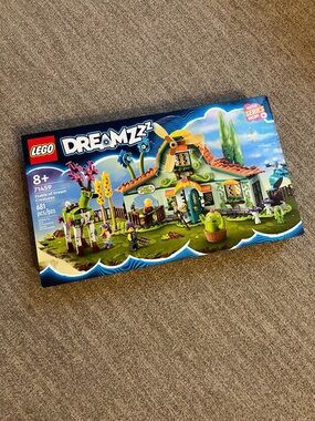 Lego DreamZzz Stable of Dream Creatures - set #71459 with 681 pieces